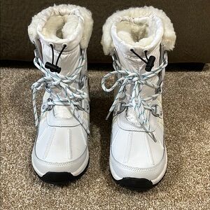 BearPaw White Quilted Snow Boots with Fur